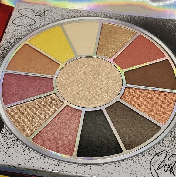 Milani x Salt-n-Pepa Hot, Kool and Vicious Eyeshadow & Highlighter Palette - Picture 4 of 6